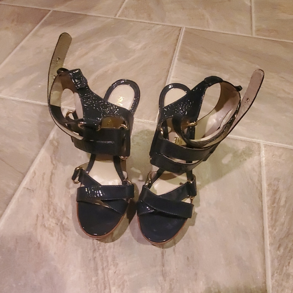 Women's shoes